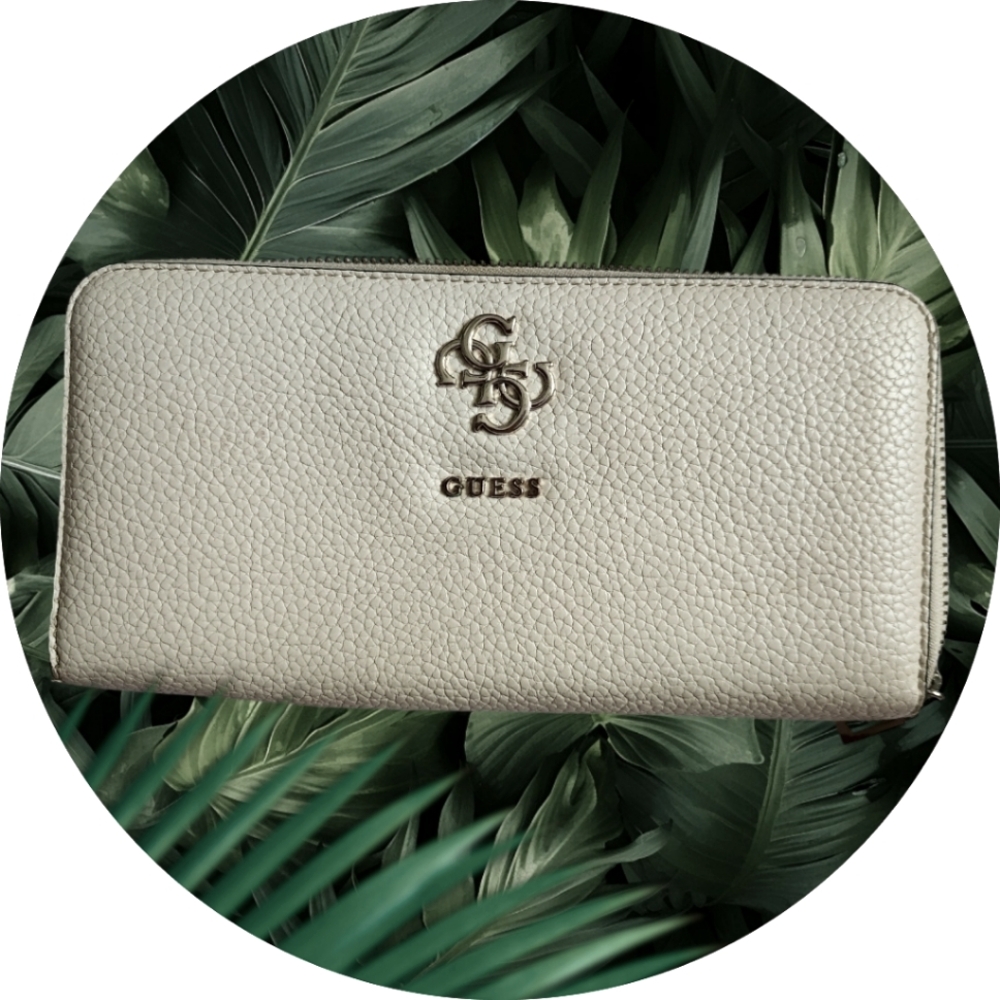 GUESS ZIP AROUND 3 COMPARTMENT WALLET/WRISTLET/CLUTCH w/PHONE POCKET🩷 EUC